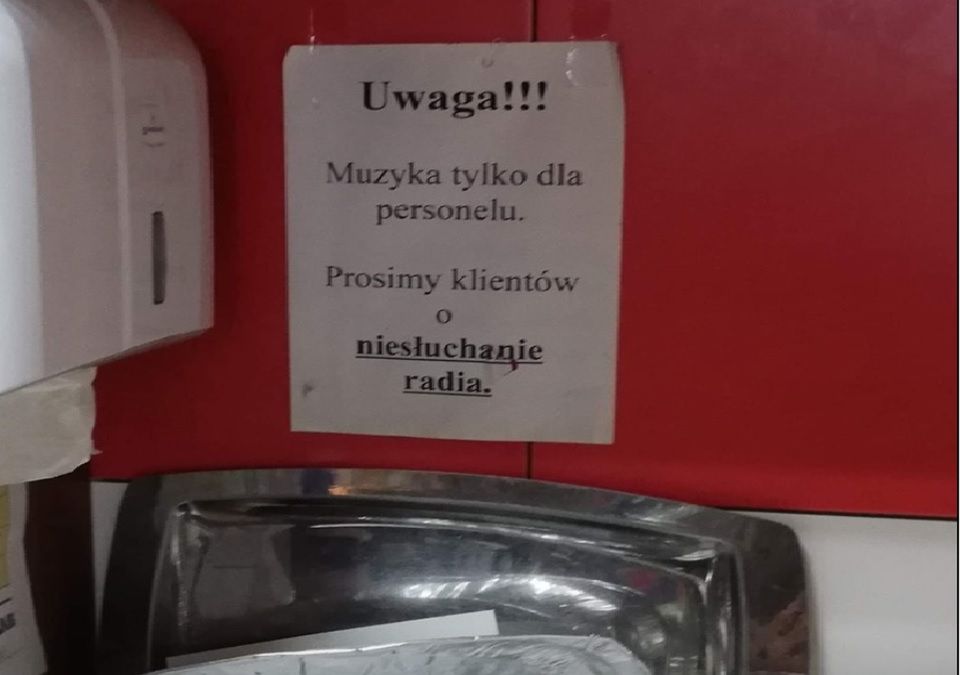 Sklep przypomina, że muzyka nie jest dla klientów. Nieznajomość prawa czy skuteczny trik?