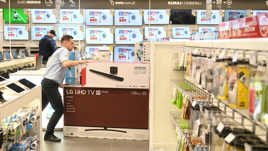 Pracownicy UOKiK sprawdzali, co sprzedawcy mówią klientom przed zakupem telewizora, laptopa czy smartfona