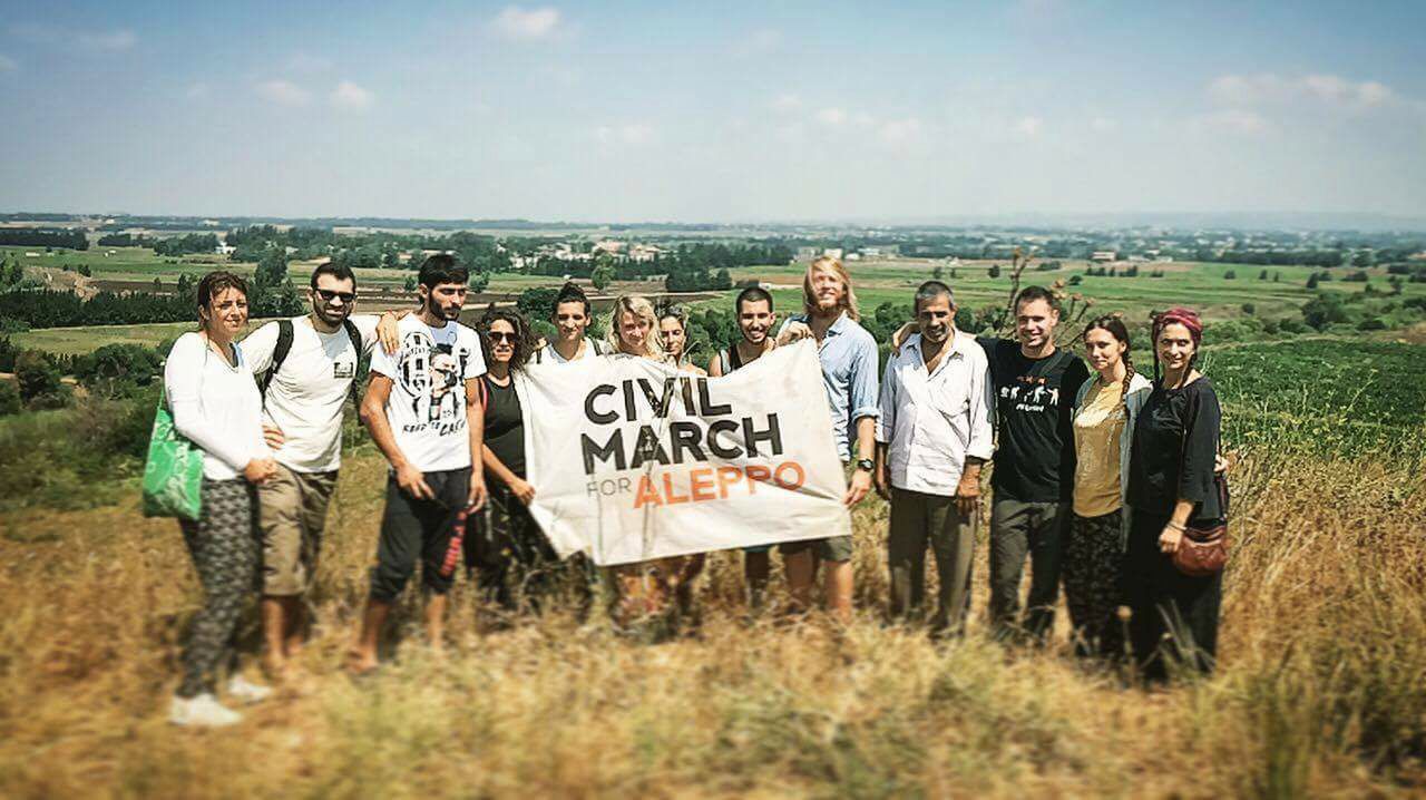 Uczestnicy marszu na syryjskiej granicy. 