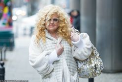 Magda Gessler w szlafroku. Szczupła sylwetka i zgrabne nogi