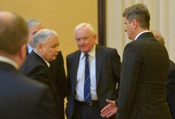 "Kaczyński nie korzysta z Internetu, nie ma Twittera, ale wie o wszystkim". Miller dla WP o kryzysie rządu