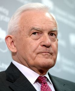 "Wprowadzili kozę, potem triumfalnie ją wyprowadzili, ale zapaszek został". Miller żartuje z PiS