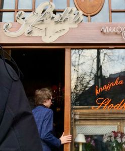 Jeden pączek za 9 zł, a kolejki jak za komuny