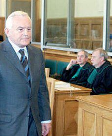 Bomba przeszkodziła Millerowi w złożeniu zeznań