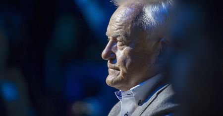Leszek Miller o zmarłym synu. "Uznajemy, że wyjechał i wróci"