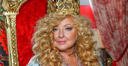 Magda Gessler porównuje się do Calineczki. Włożyła niebieską sukienkę
