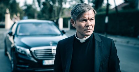Co dalej z "Klerem"? Wiemy, komu Showmax odsprzedał licencję