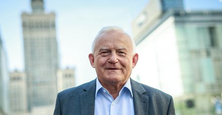 Majątek Leszka Millera. Zobacz czym się wozi były premier