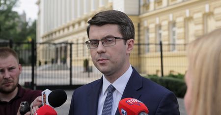Spotkanie ws. lotów polityków w KPRM. "Przykra wiadomość dla wyborców PO"