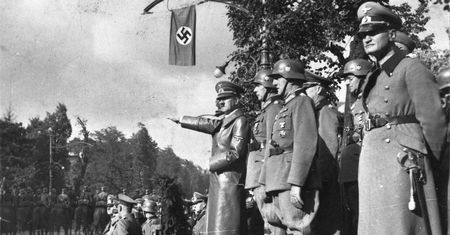 Sypiając z diabłem. Wielkie koncerny na usługach nazistów