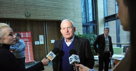 SLD przeprasza za Leszka Millera. Powód? "Niedopuszczalny" komentarz o orientacji wnuczki