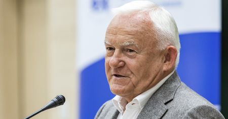 Leszek Miller odpowiada na propozycję europosła PiS. "Stupid idea"