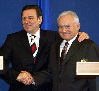Gerhard Schroeder i Leszek Miller po wtorkowych rozmowach