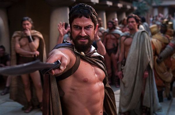 Gerard Butler na plaży. Gwiazda "300" 11 lat później