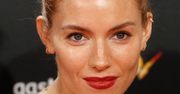 Sienna Miller: koszula nocna na czerwony dywan?