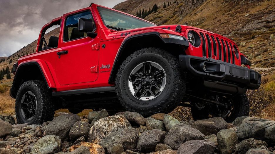 Jeep Wrangler 2018, czyli amerykański klasyk w nowej odsłonie. Producent twierdzi, że to najbardziej wszechstronny... SUV!