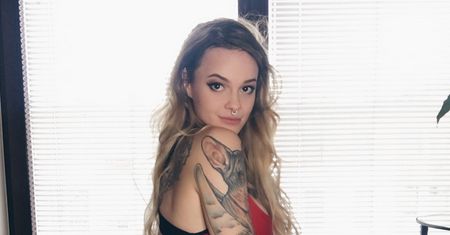 Wnuczka Millera w łóżku z dwoma facetami. W sieci pojawiło się odważne zdjęcie