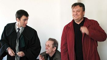 Mecenas Bartosz Przeciechowski, Tomasz Zeliszewski, Krzysztof Cugowski podczas rozprawy