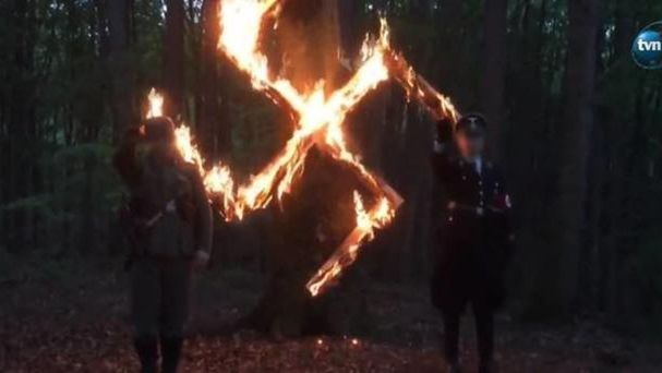 Kadr z materiału "Superwizjera" o polskich neonazistach