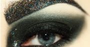 Brokatowe brwi: błyszczący trend w sam raz na zimę