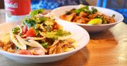Pad thai to cud tajskiej kuchni. Bangkuk dobrze o tym wie i pielęgnuje tradycję