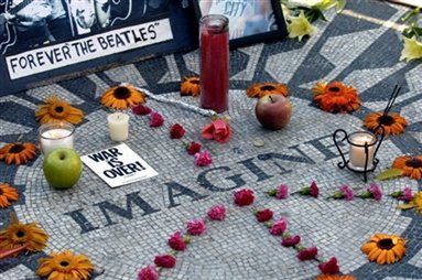 Obchody 25. rocznicy śmierci Johna Lennona