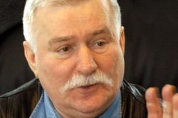 Wałęsa pozwany do sądu za "psycholi od Rydzyka"
