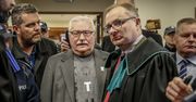 Lech Wałęsa nie ma dość chodzenia po sądach. Ostrzega przed pozwem Jana Pietrzaka