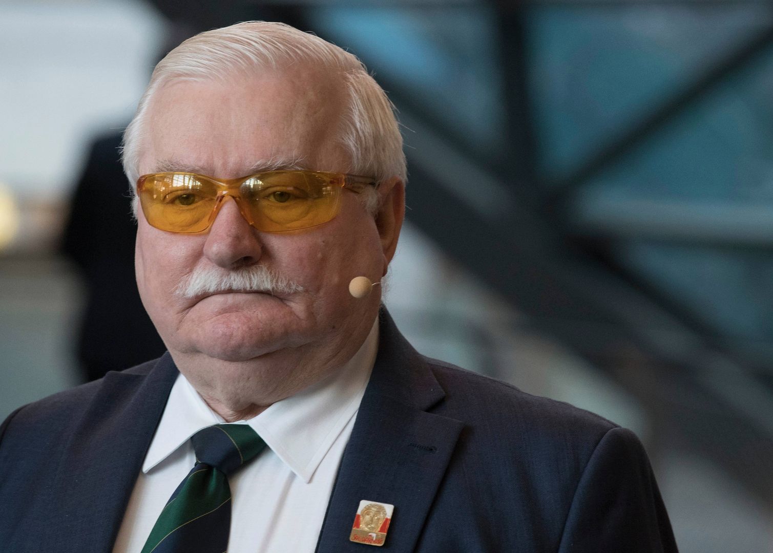 Lech Wałęsa został zaproszony na pogrzeb George'a Busha. Prosi prezydenta o pomoc