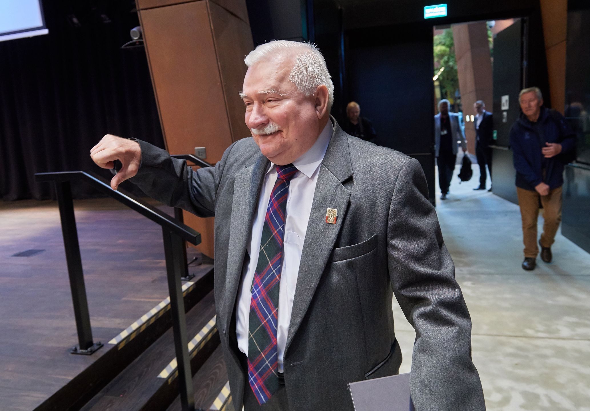 Lech Wałęsa zaprzecza, że to on podpisał akta TW "Bolek"
