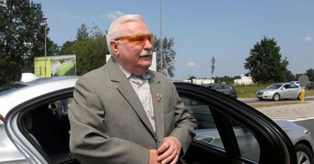 Lech Wałęsa zaskakuje i zapowiada walkę o SN na ulicy. "Staję na czele fizycznego odsunięcia głównego sprawcy"