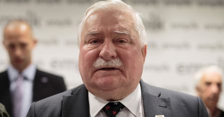 Lech Wałęsa pisze do Patryka Jakiego. "To barbarzyństwo z pana strony"