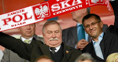 Lech Wałęsa zgłasza się do kadry piłkarskiej? Tak wspiera Roberta Lewandowskiego