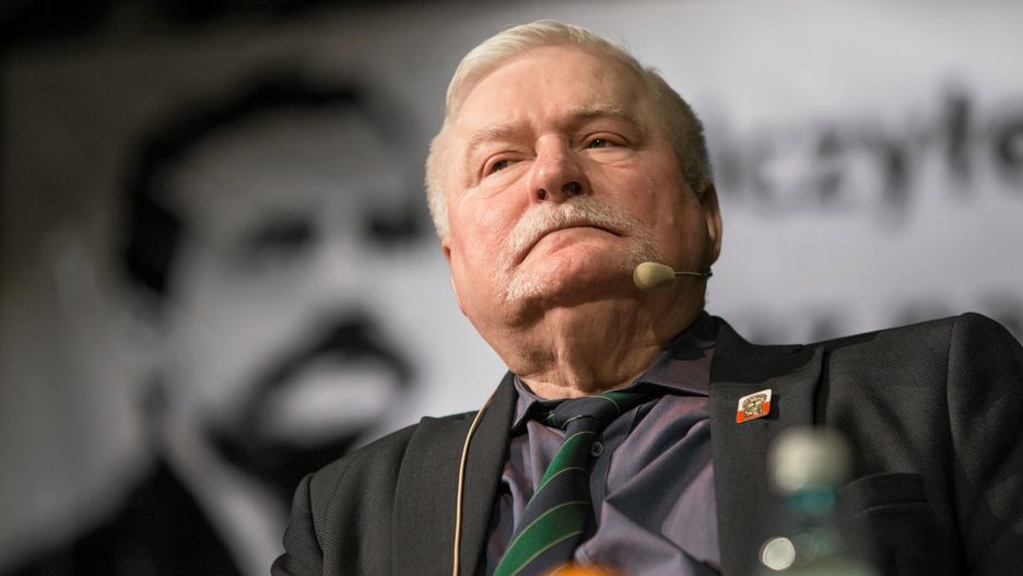"Żarty, plucie, szczucie na mnie i na moją rodzinę się skończyły. Przypomni się co niektórym" - ostrzega Wałęsa.