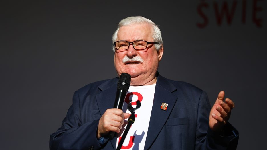 Lech Wałęsa pochwalił się kartką pocztową i zaprosił jej nadawców do Gdańska