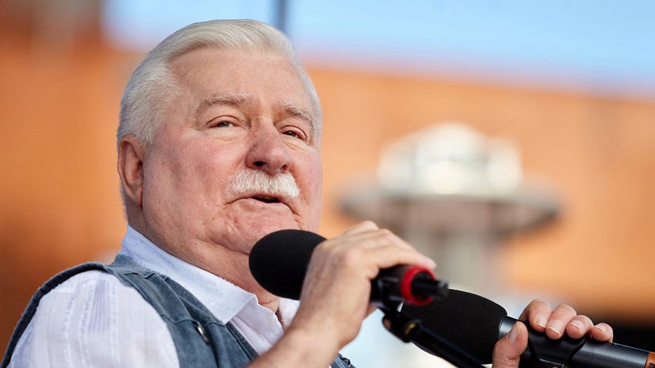 Lech Wałęsa chce przeczytać nazwy przystanków