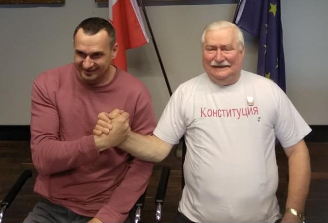 Lech Wałęsa zaskoczył. Pokazał się w innej koszulce