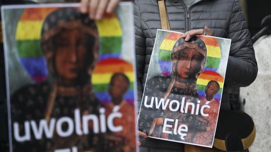 Wizerunek Matki Boskiej w tęczowej aureoli.