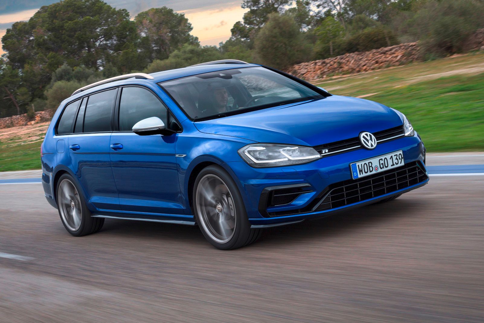 Volkswagen Golf R Variant 