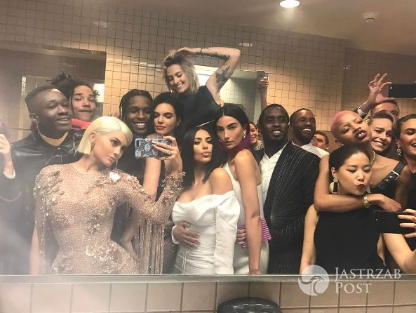 Kylie Jenner selfie podczas MET 2017