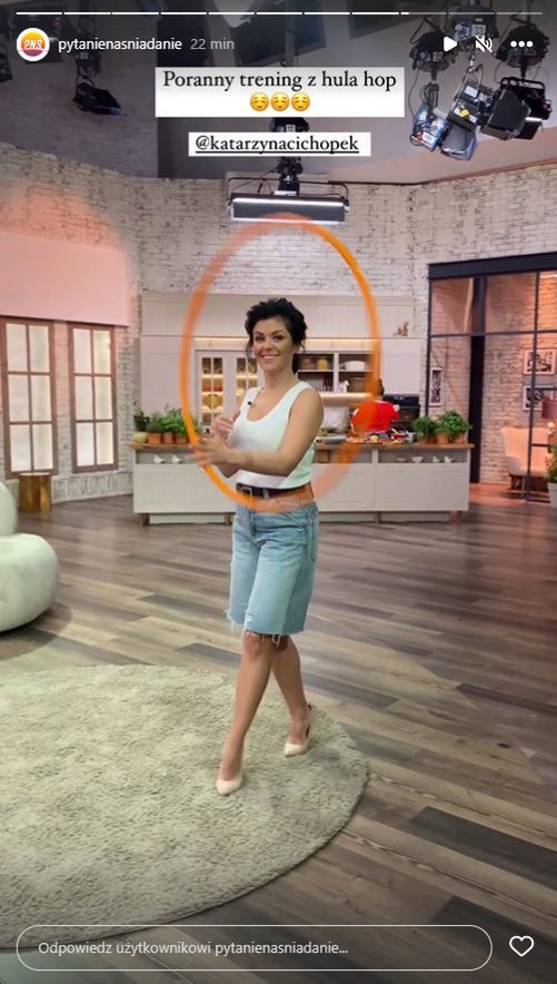 Kasia Cichopek kręci hula-hoop