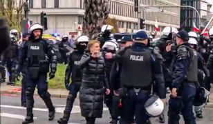 Warszawa. Tysiące osób na Marszu Niepodległości 2019. Policja wynosi Obywateli RP