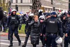 Warszawa. Tysiące osób na Marszu Niepodległości 2019. Policja wynosi Obywateli RP