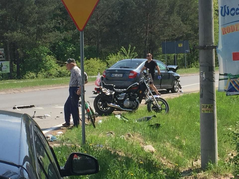 Wypadek w Wildze, zderzyły się motocykl i samochód osobowy. Trasa zablokowana