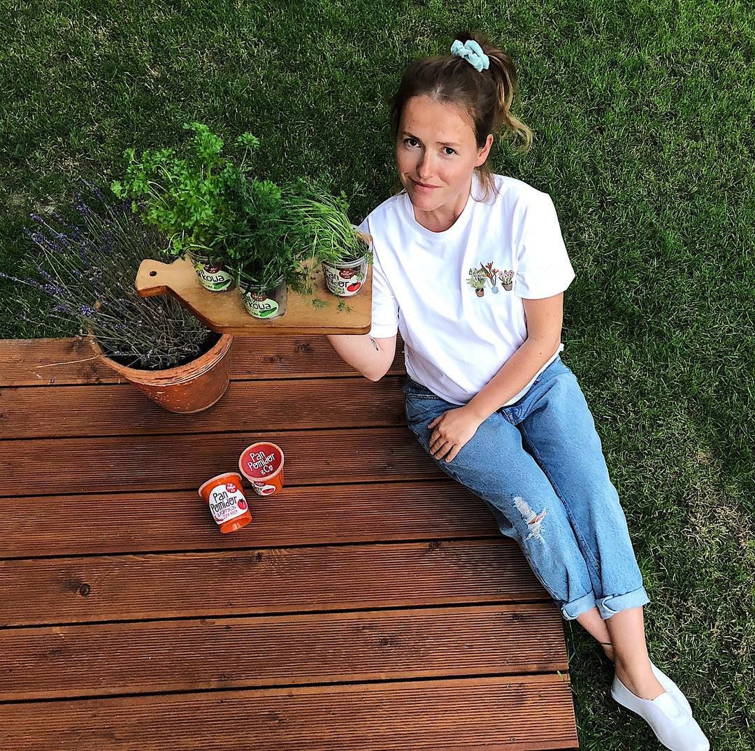 Olga Frycz pokazała ciążowy brzuszek