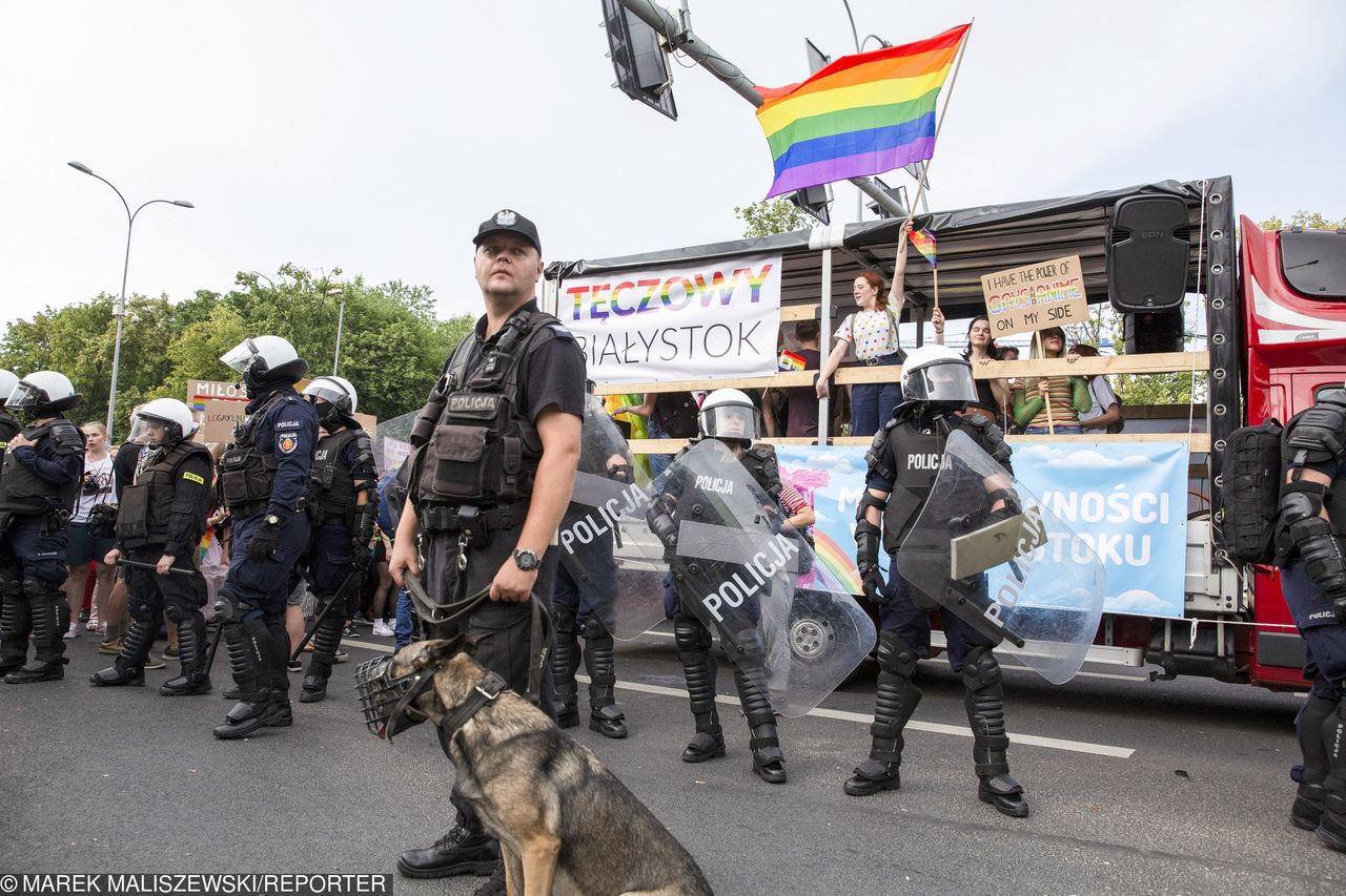 LGBT. Ostrzeżenia przed homofobią dla użytkowników Tindera