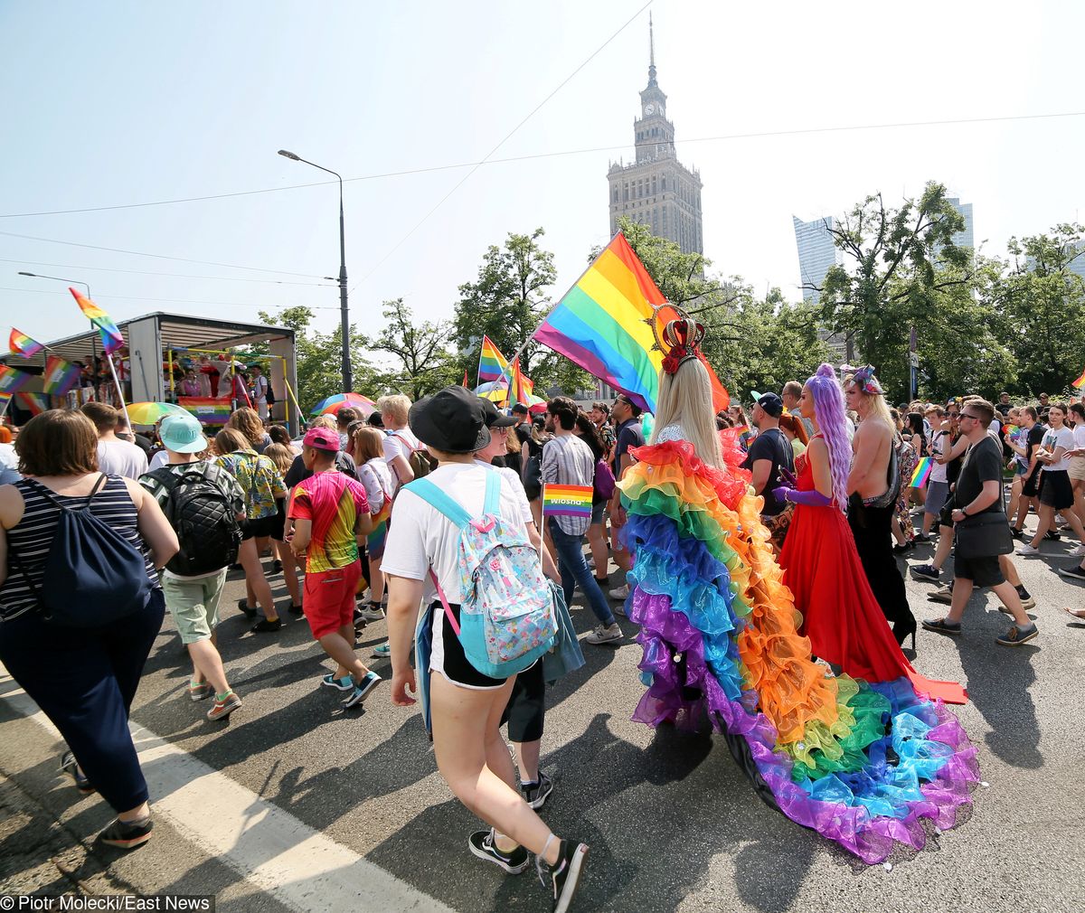 Sondaż ws. LGBT. Polacy jednoznacznie o adopcji dzieci przez pary homoseksualne
