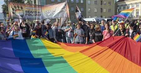 Episkopat zabrał głos ws. "tęczowego piątku". Nie chce "propagowania środowisk LGBTQ"