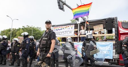 LGBT. "Ostra ofensywa tych środowisk"