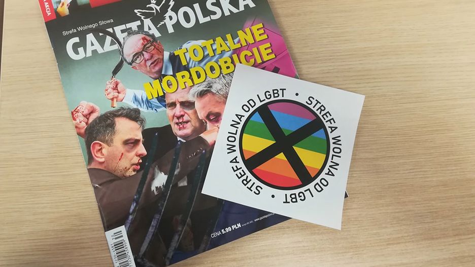 "Gazeta Polska" w ostatniej chwili zmieniła hasło na naklejce. Ale do niektórych egzemplarzy numeru dołączono jej starą wersję